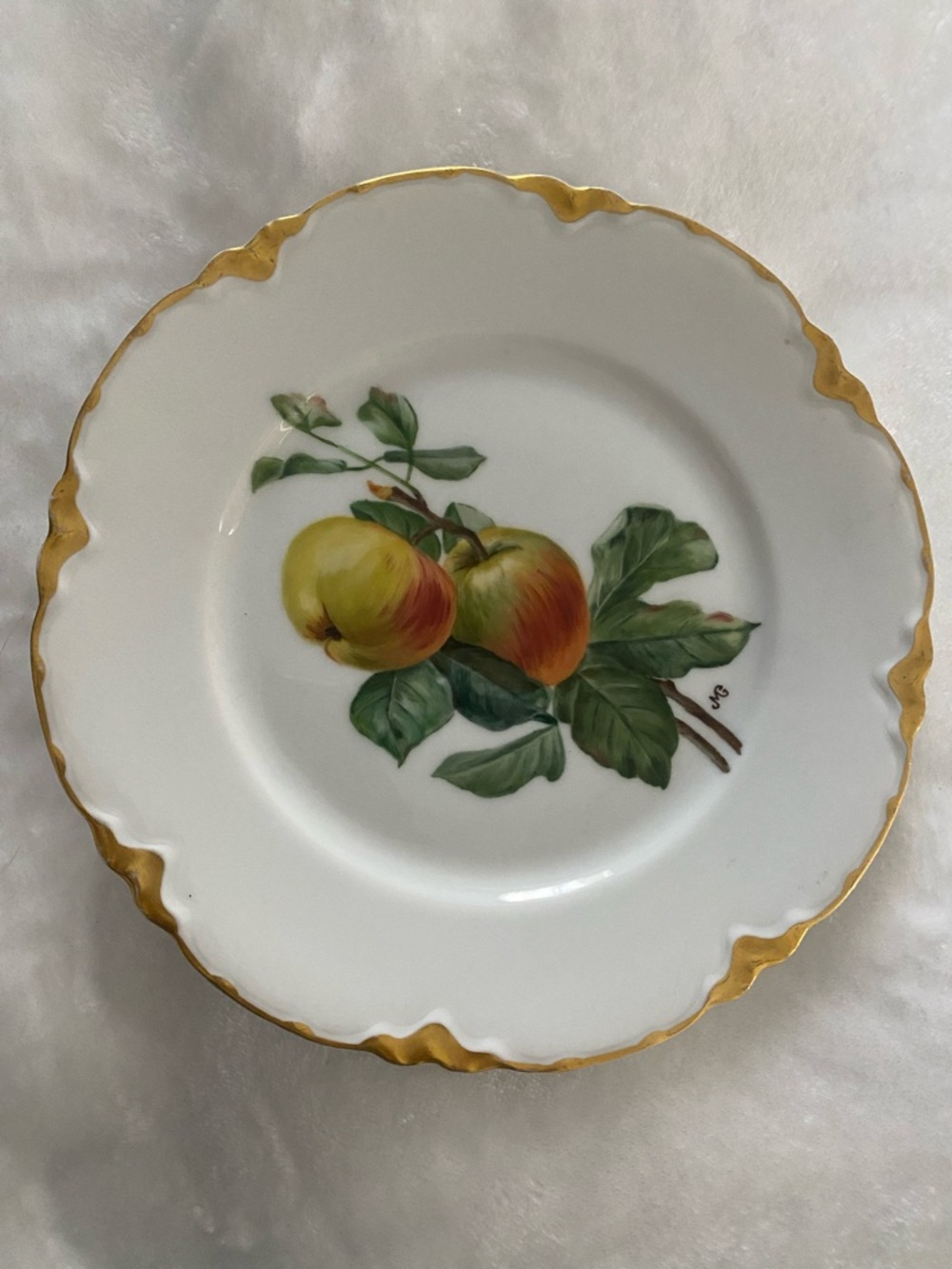 BAVARIA Porcelain Apple Motif Dinner Plate with 22 Karat Gold Rim.